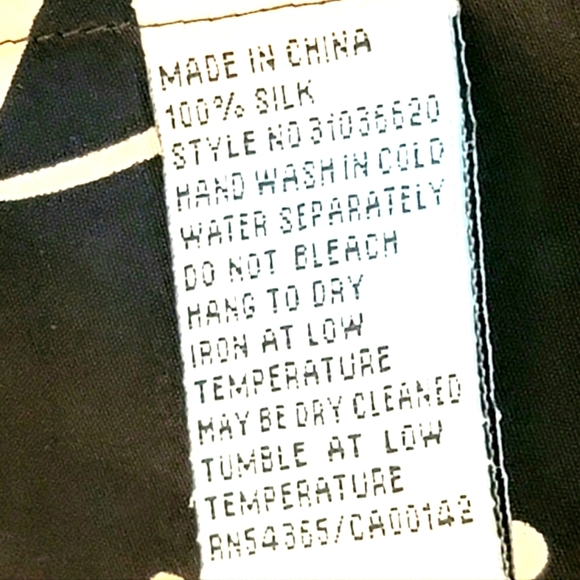 Nygard Collection  Women's Petite Silk Floral Blouse Size M/L - Picture 9 of 10